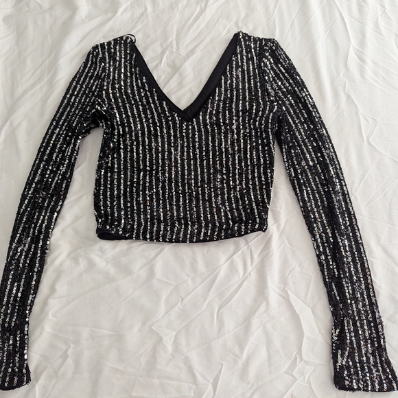 Guess Star Sequin Crop Top - Picture 3 of 5